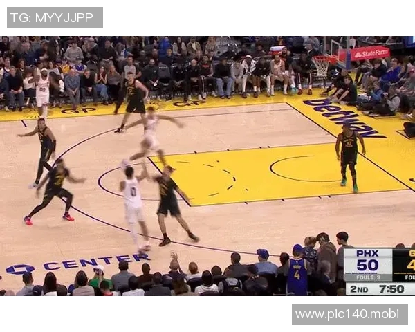 太阳vs勇士前瞻:库里与布克双双缺阵,太阳主场期待复仇战 太阳vs勇士前瞻:库里与布克双双缺阵,太阳主场期待复仇战