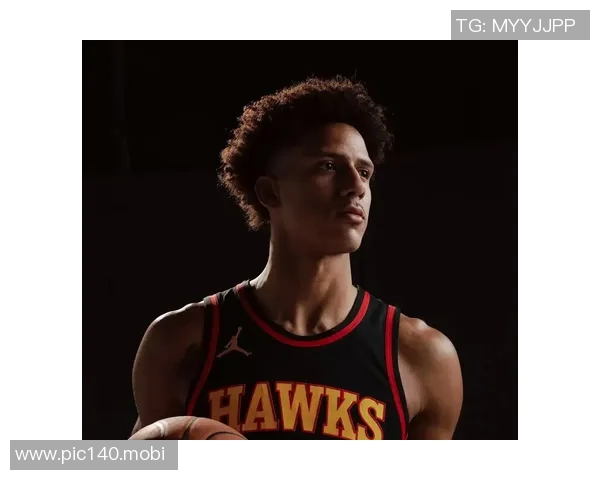 新鹰王!老鹰官方分享杰伦-约翰逊拿到全明星战袍的照片 新鹰王!老鹰官方分享杰伦-约翰逊拿到全明星战袍的照片